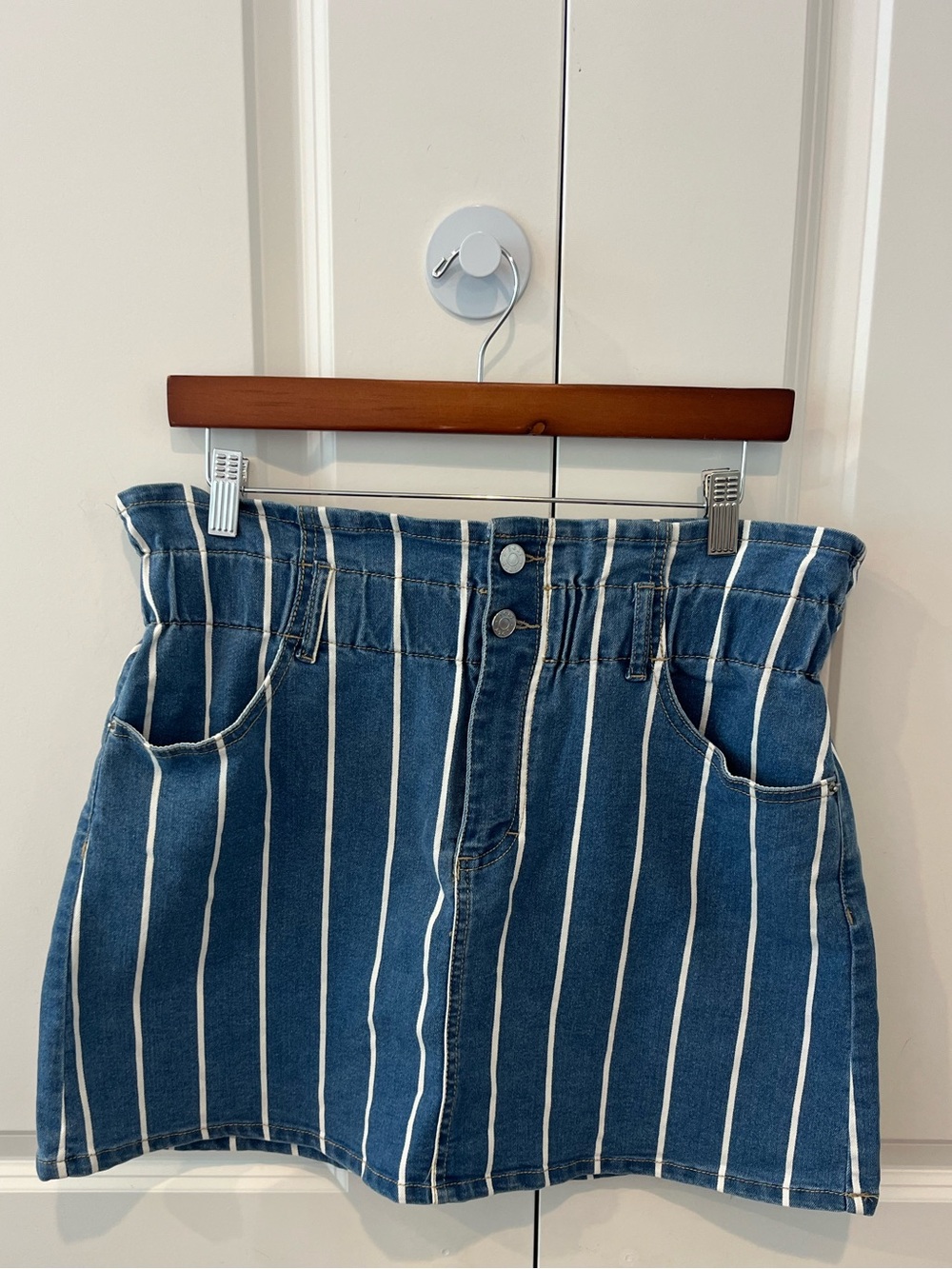 Jolt juniors large Blue & White Vertical Stripe mini skirt with pockets